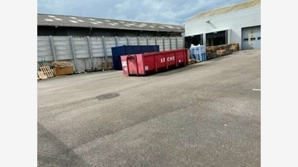 A vendre local d'activité bureaux 1700m² à Calais
