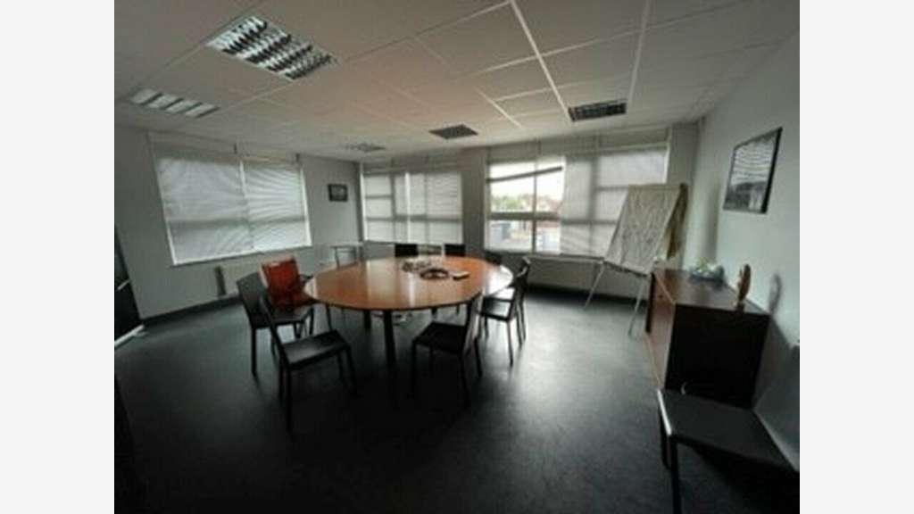 A vendre local d'activité bureaux 1700m² à Calais