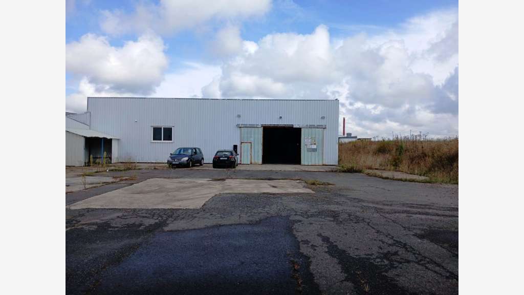 Locaux d'activité 3516m² à vendre en ZI à Candé