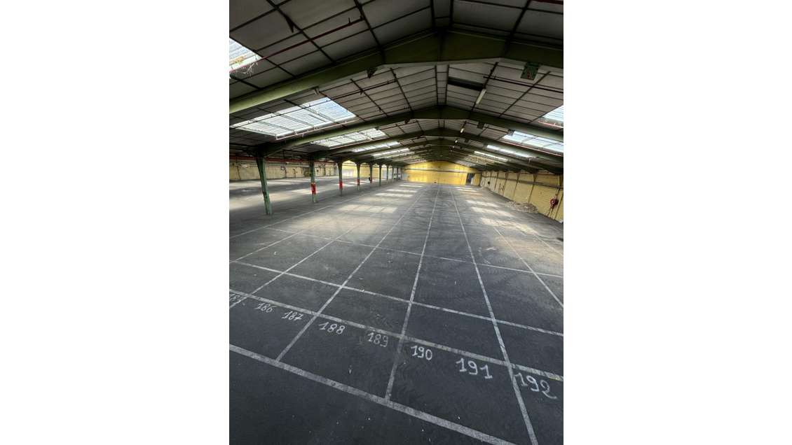 Vente local activité rénové 1375m² à Canteleu