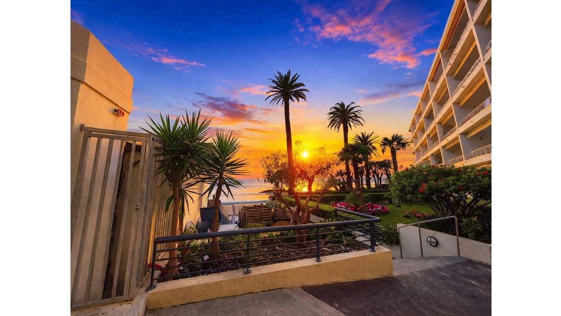 Murs commerciaux bord de mer Antibes Juan-les-Pins