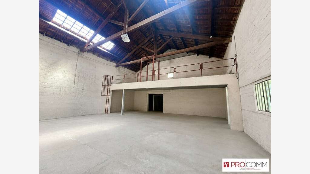 Local d'activité 400m² à vendre à Carpentras