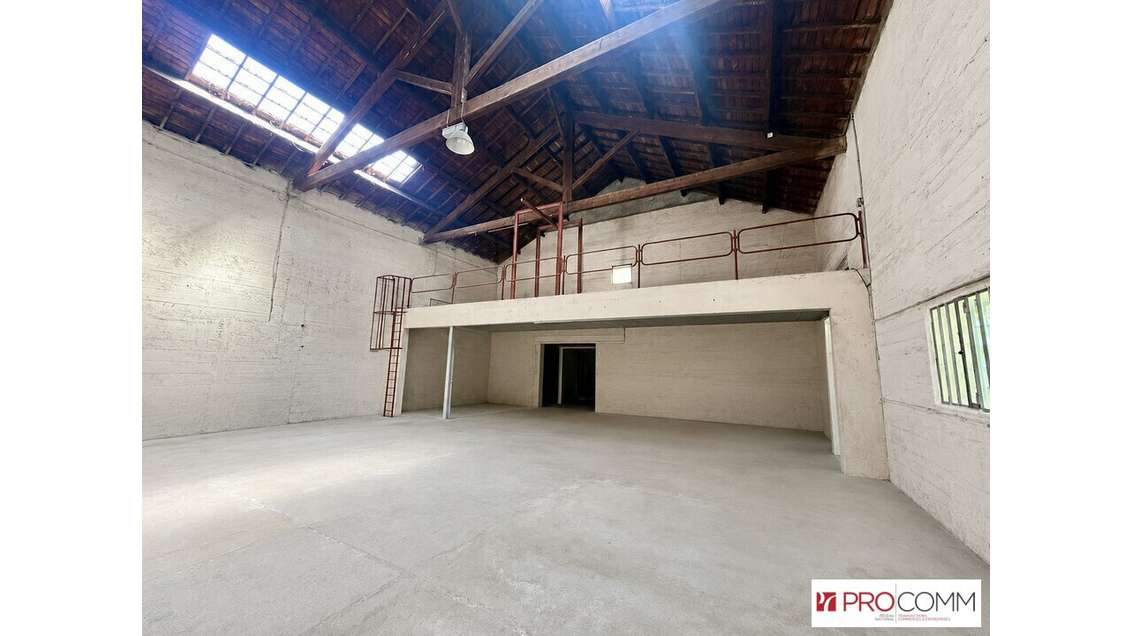 Local d'activité 400m² à vendre à Carpentras