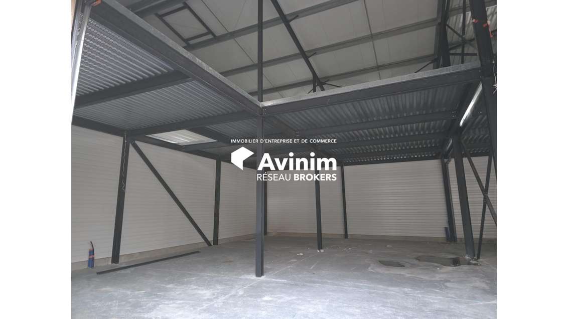 Local d'activité de 255,24 m² - A vendre - S