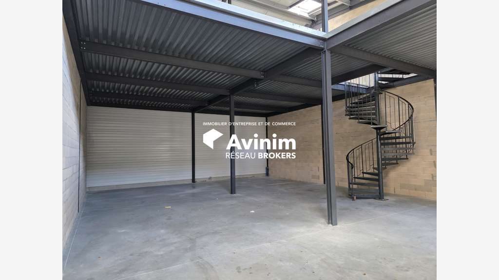 Local d'activité 258,16m² à vendre prox Castries
