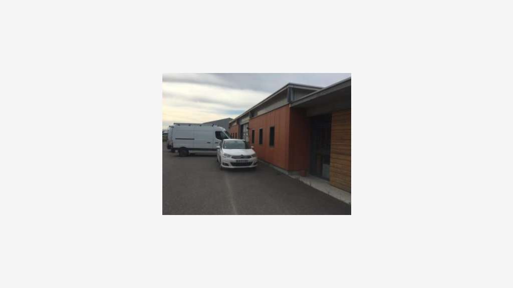 AV local 640m² avec bureau à Caumont-sur-Durance