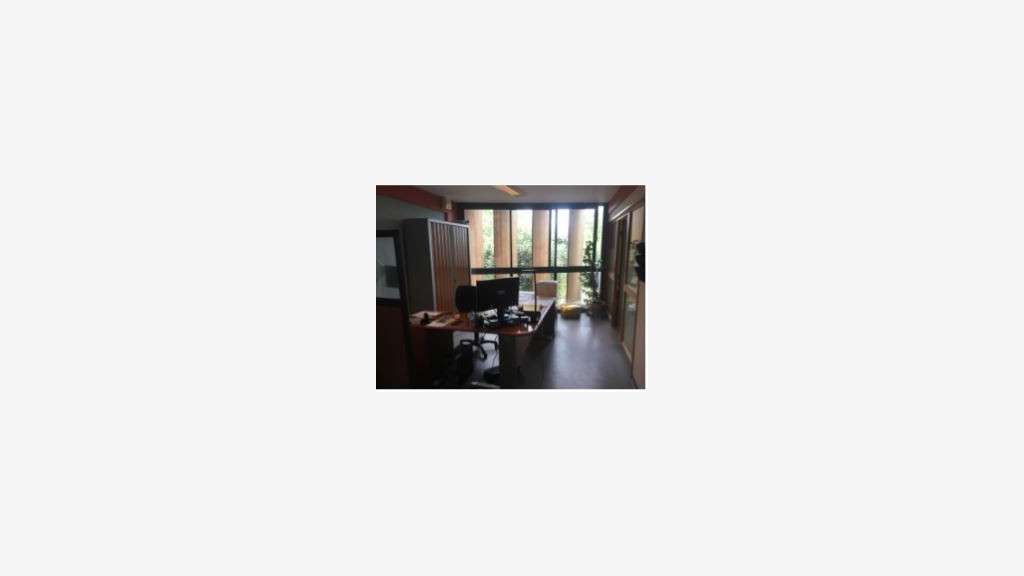 AV local 640m² avec bureau à Caumont-sur-Durance