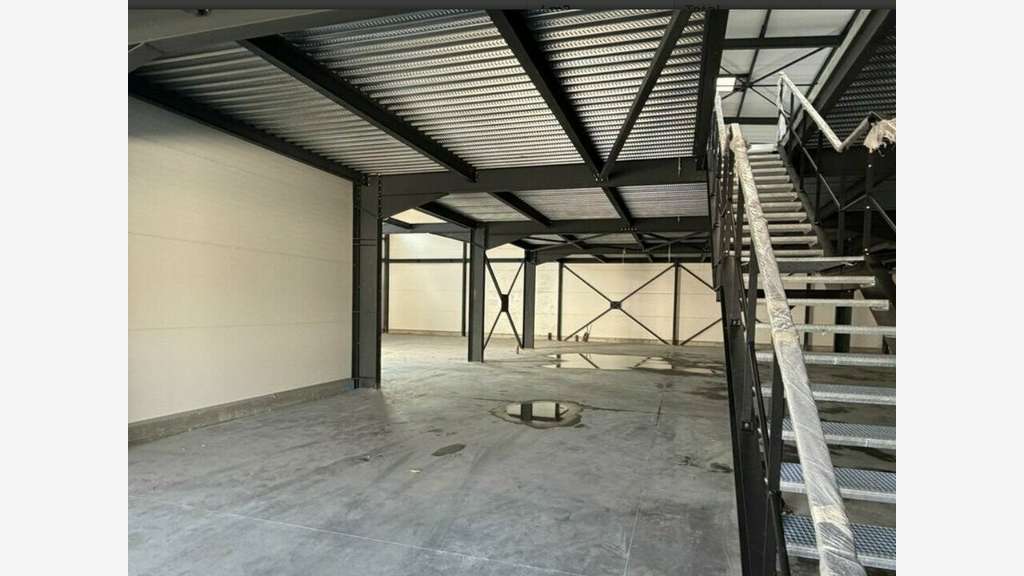 AV local d'activités 504m² à Chambéry ZA de Bissy