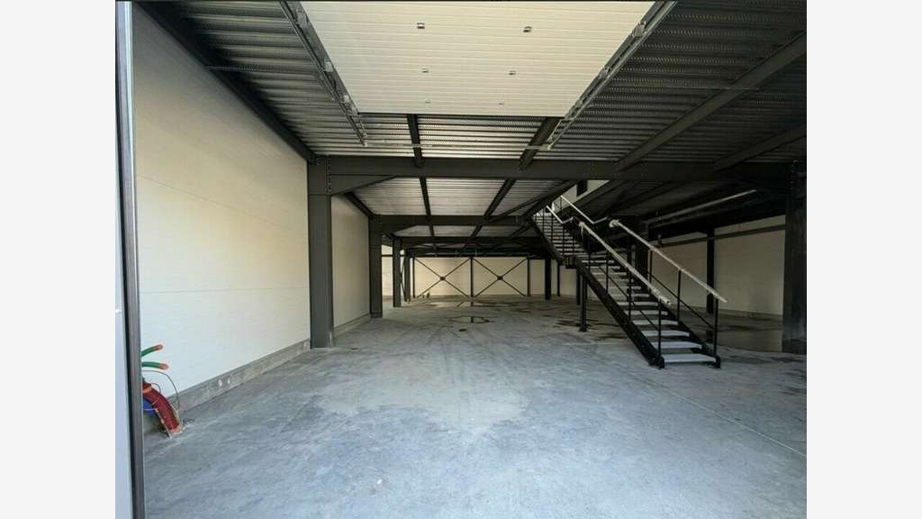 AV local d'activités 504m² à Chambéry ZA de Bissy