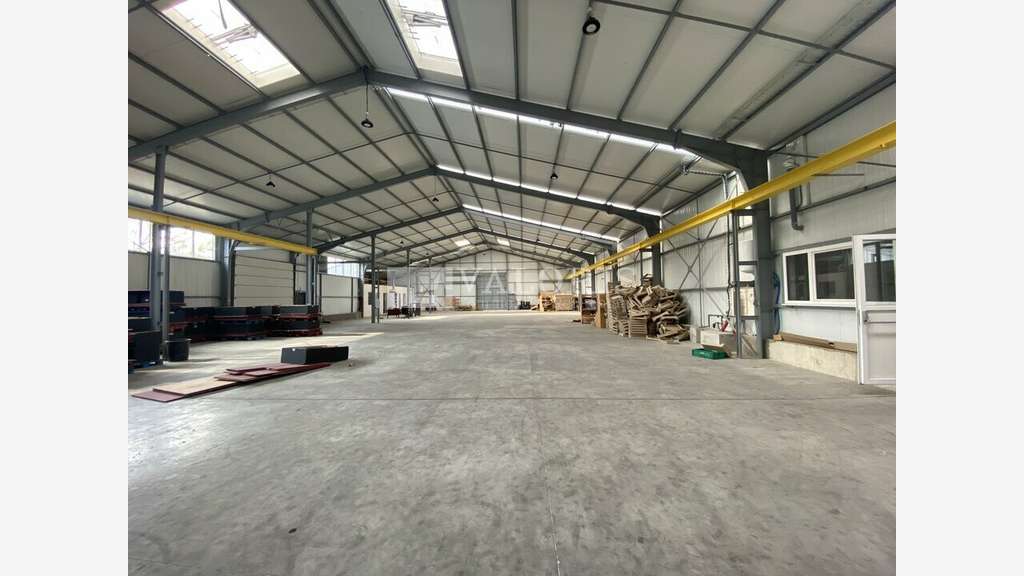 Local d'activité 1350m² à Chasse-sur-Rhône A7/A46
