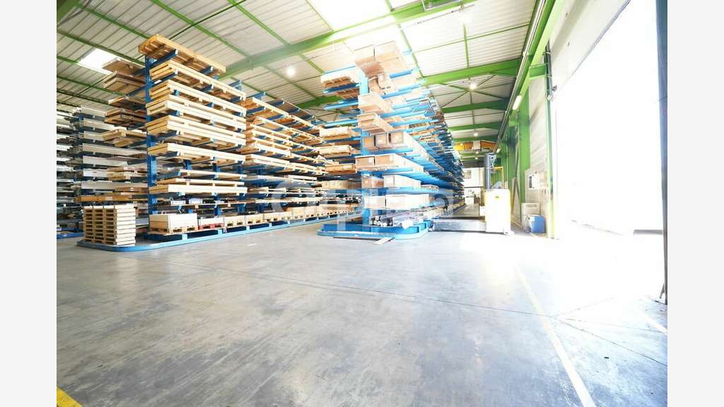 Local d'activité à vendre 2350m² à Chassieu