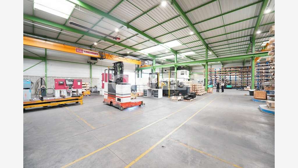 Local d'activité à vendre 2350m² à Chassieu