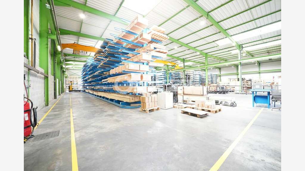 Local d'activité à vendre 2350m² à Chassieu