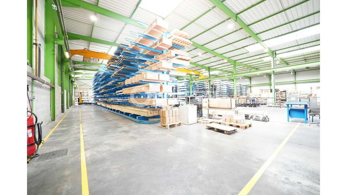 Local d'activité à vendre 2350m² à Chassieu