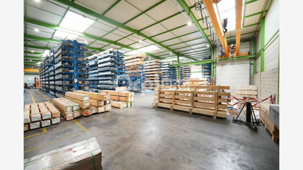 Local d'activité à vendre 2350m² à Chassieu