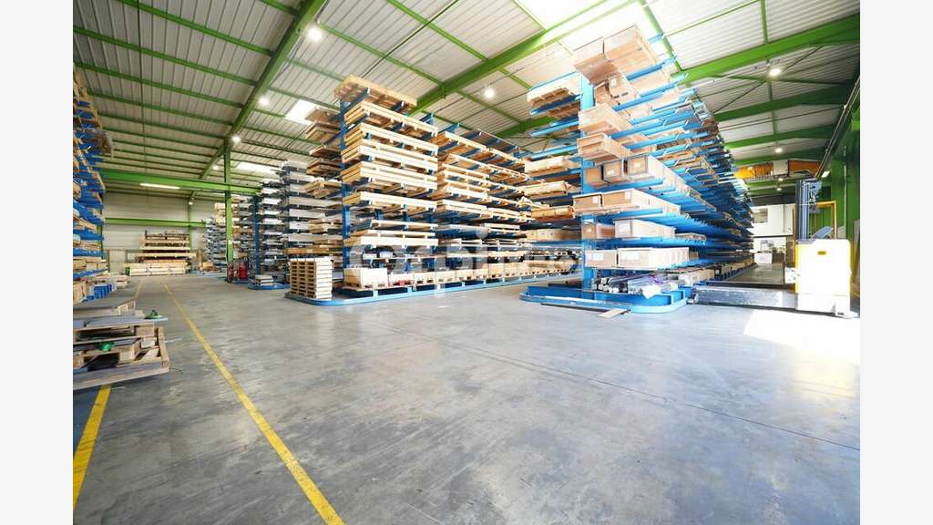 Local d'activité à vendre 2350m² à Chassieu