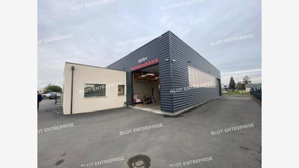 À VENDRE - LOCAL ACTIVITÉS - CHATEAUBOURG - 440 m²