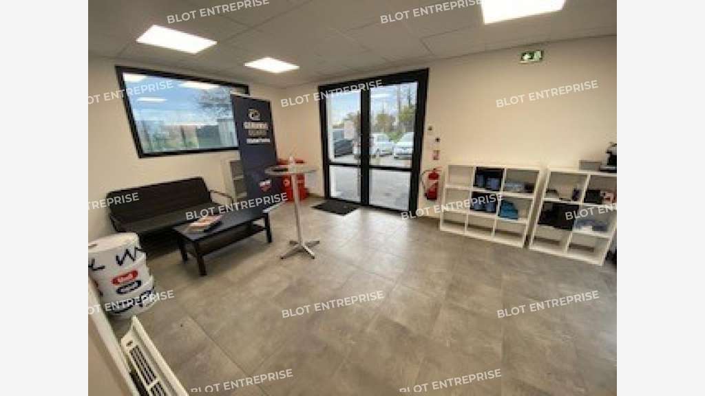À VENDRE - LOCAL ACTIVITÉS - CHATEAUBOURG - 440 m²