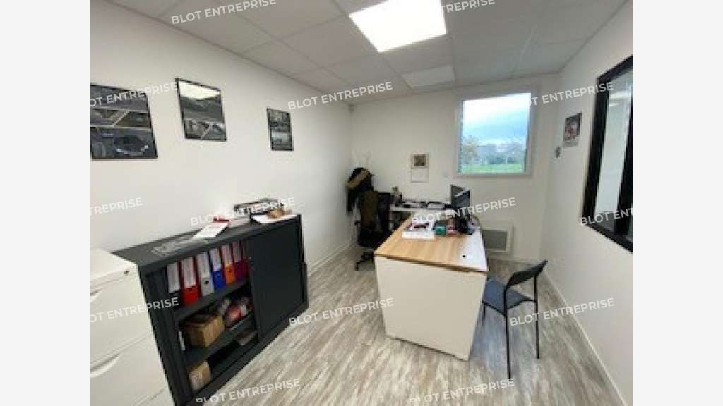 À VENDRE - LOCAL ACTIVITÉS - CHATEAUBOURG - 440 m²