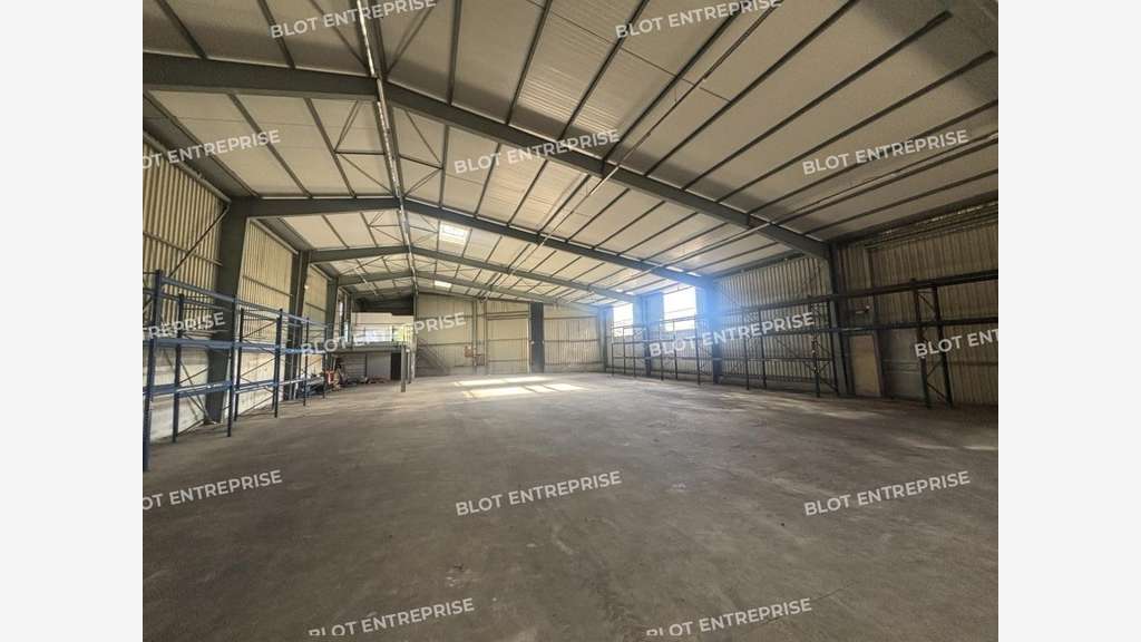 A vendre locaux d'activités 850m² à Châteaubriant
