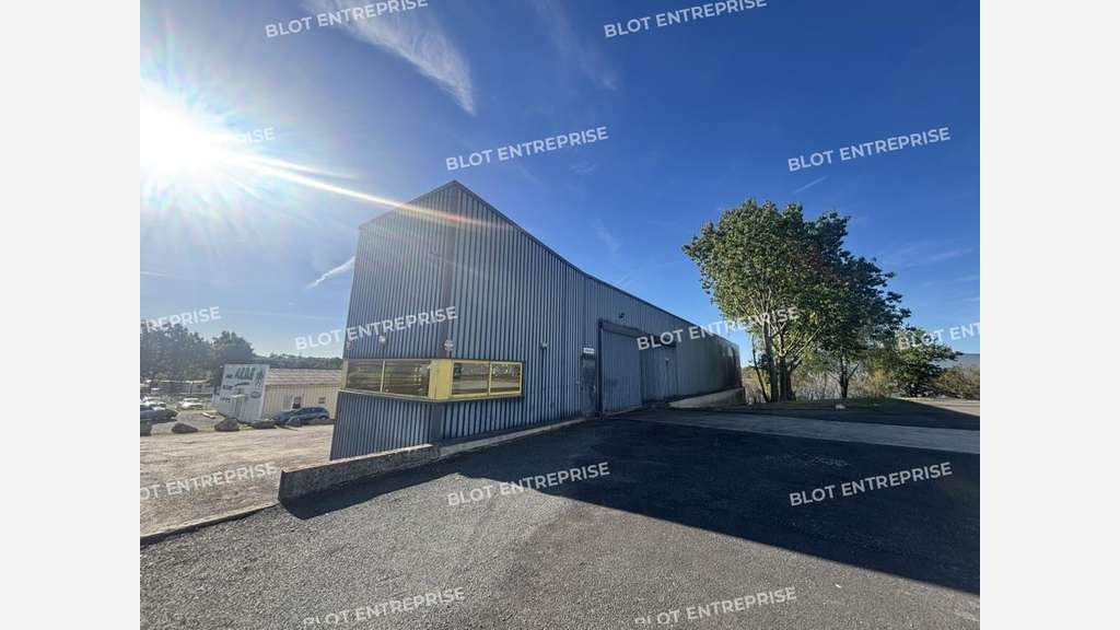 A vendre locaux d'activités 850m² à Châteaubriant