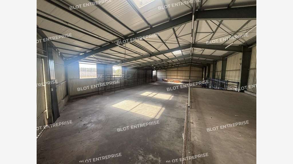 A vendre locaux d'activités 850m² à Châteaubriant