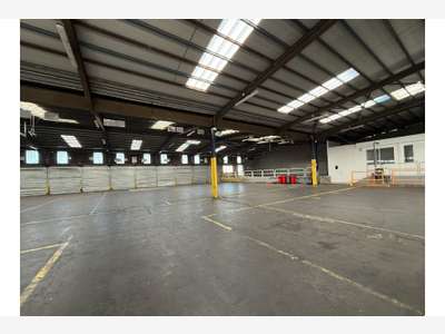 À vendre entrepôt 2847m² sur 2ha à Châteauroux  