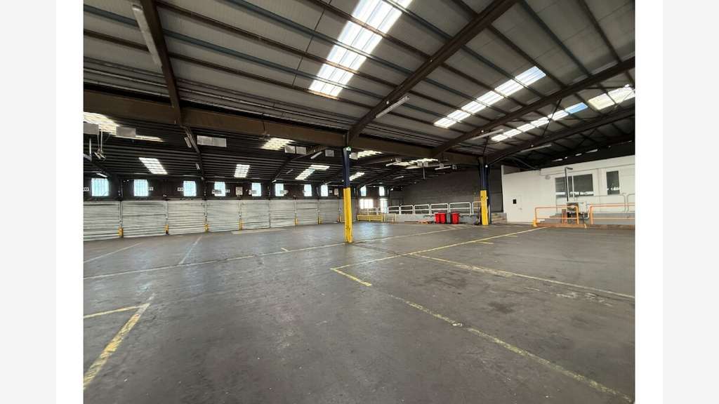 À vendre entrepôt 2847m² sur 2ha à Châteauroux  