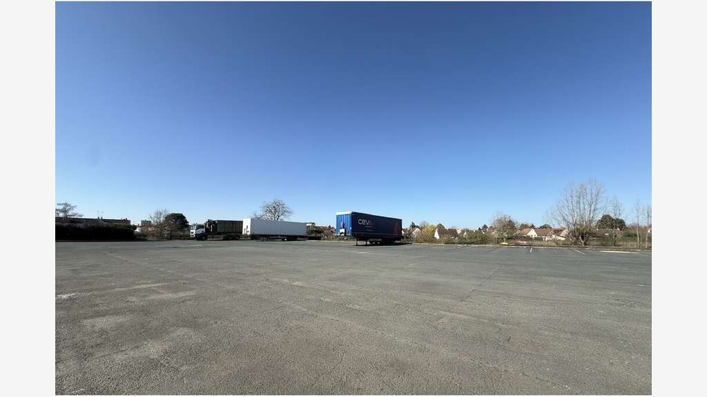 À vendre entrepôt 2847m² sur 2ha à Châteauroux  