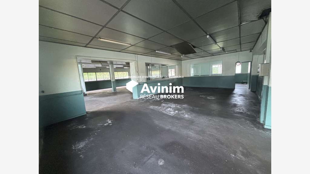 Local multi activités 775m² à Châtillon-le-Duc