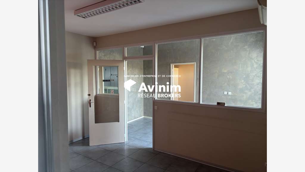 Local multi activités 775m² à Châtillon-le-Duc