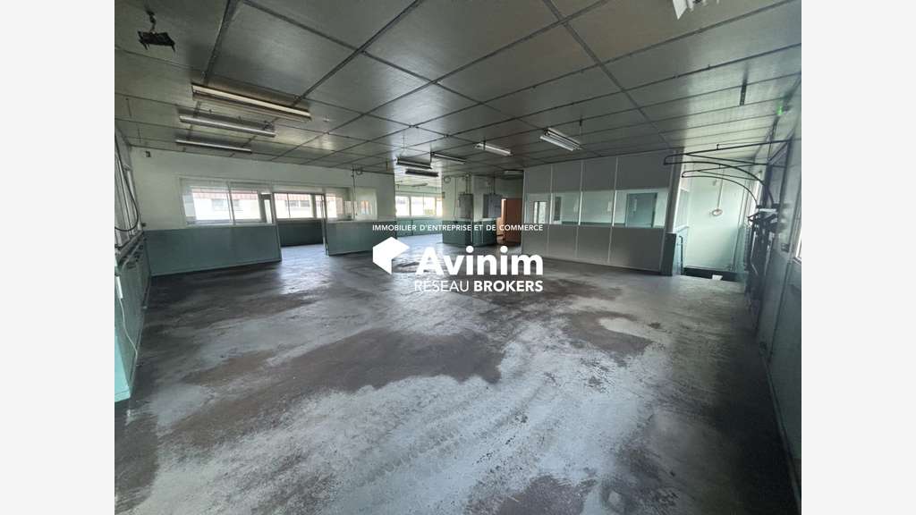 Local multi activités 775m² à Châtillon-le-Duc