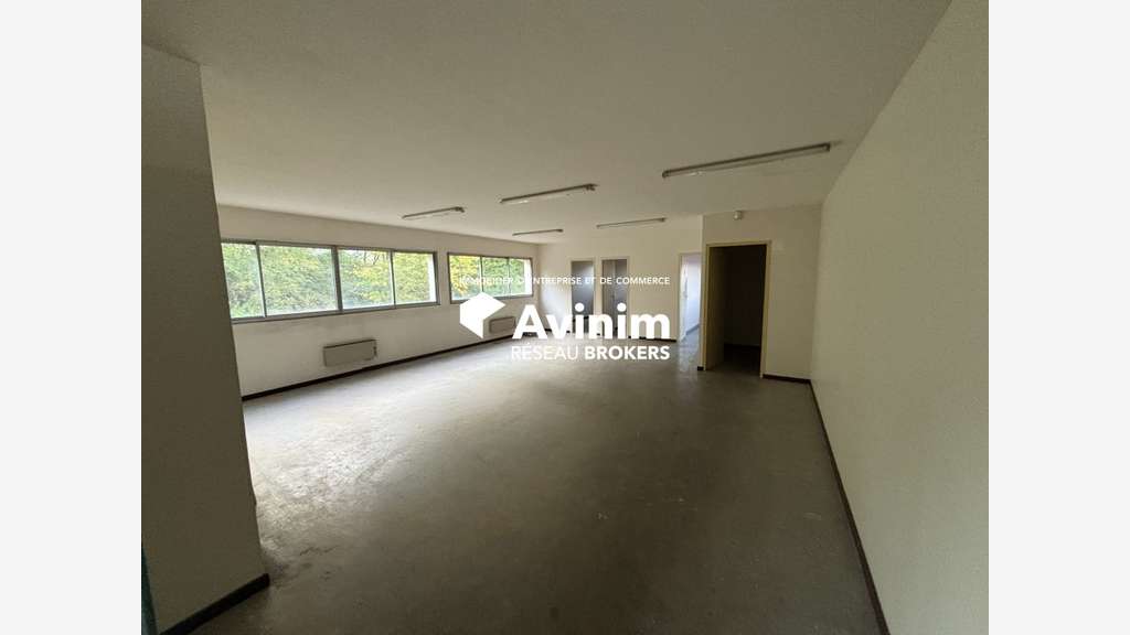Local multi activités 775m² à Châtillon-le-Duc