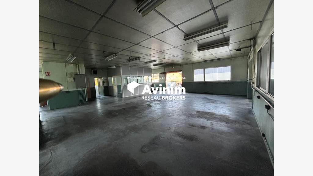 Local multi activités 775m² à Châtillon-le-Duc
