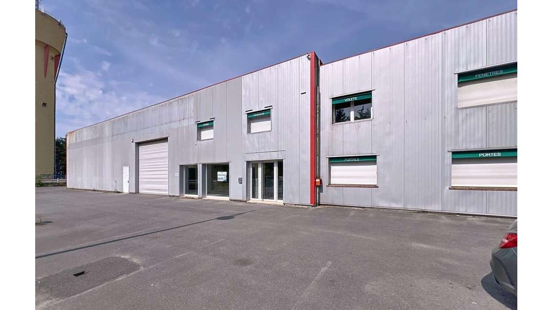 Vente local d'activités 1345m² à Chevry-Cossigny