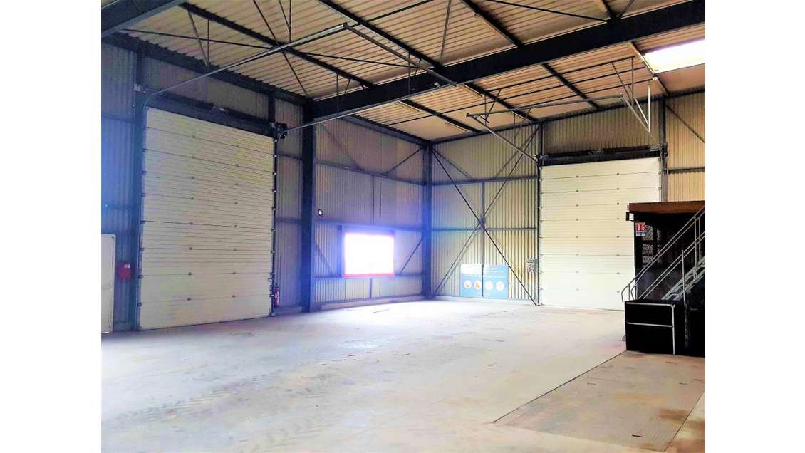 Entrepôt avec bureaux  499m² à vendre à Cissé