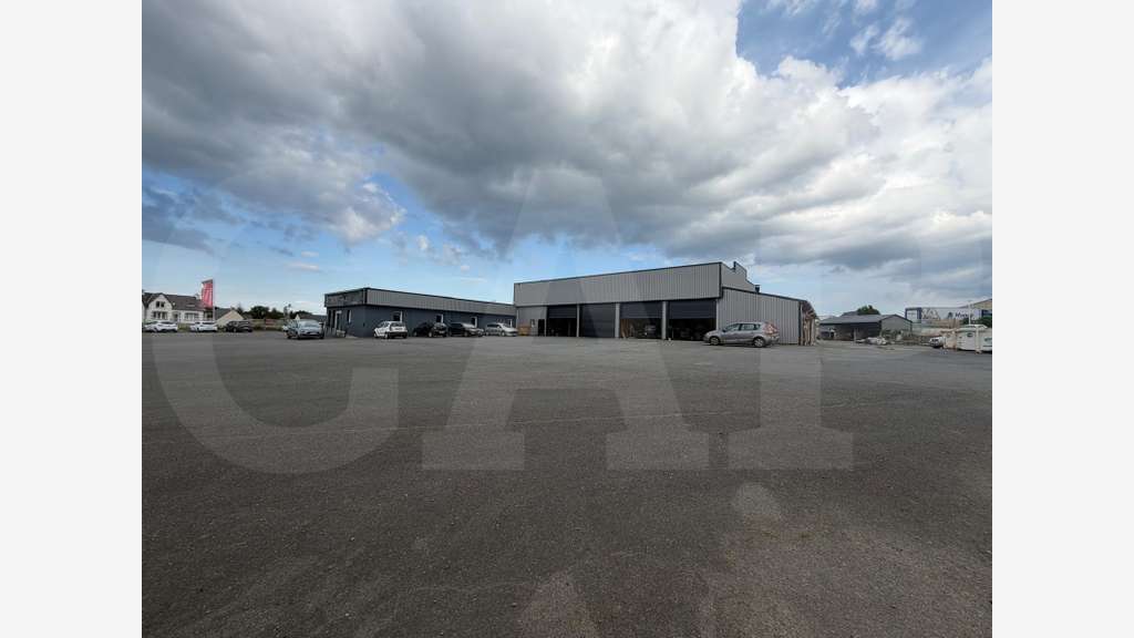 Vente local d'activité bureaux 880m² à Coëtmieux