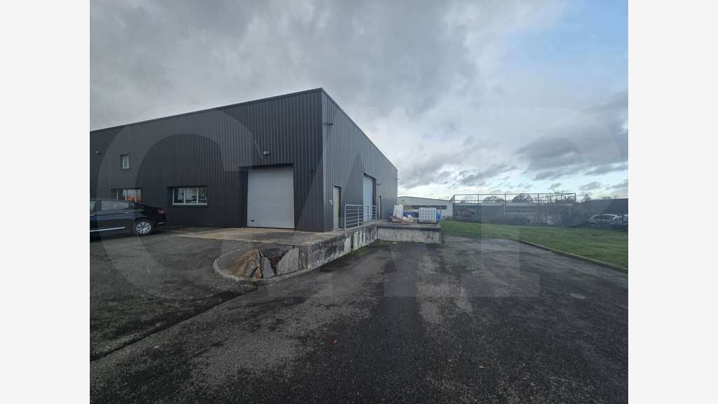 AV local d’activité 1263m² empl strat Combourg