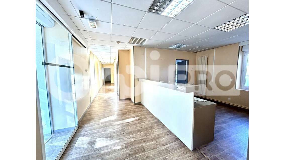 A VENDRE - COMPIEGNE - LOCAUX PRO 138 M²