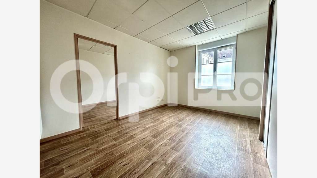 A vendre locaux pro 138m² à Compiègne centre ville