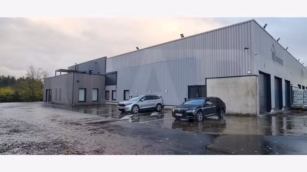 A vendre bâtiment d’activité 1 024m² à Corps-Nuds