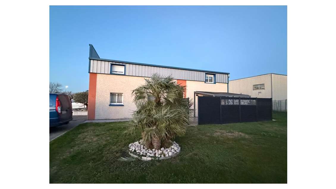 CREMIEU - BATIMENT A LA VENTE