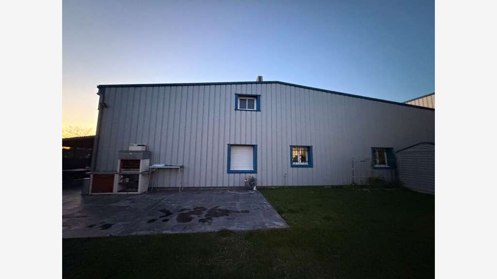 Vente bâtiment 317m² en ZI à Crémieu