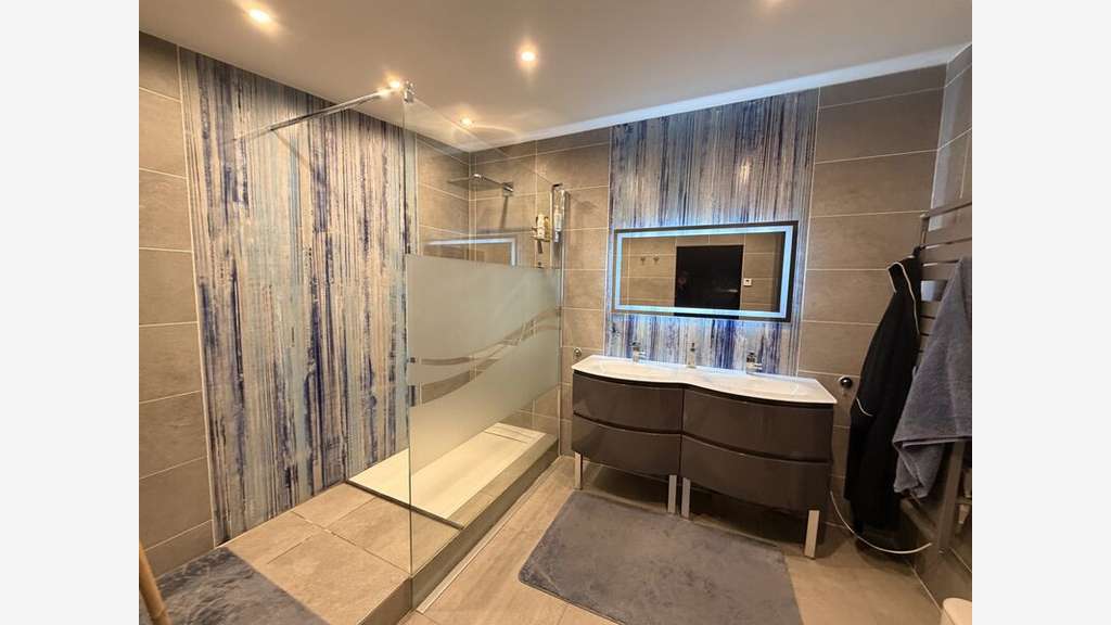 Vente bâtiment 317m² en ZI à Crémieu