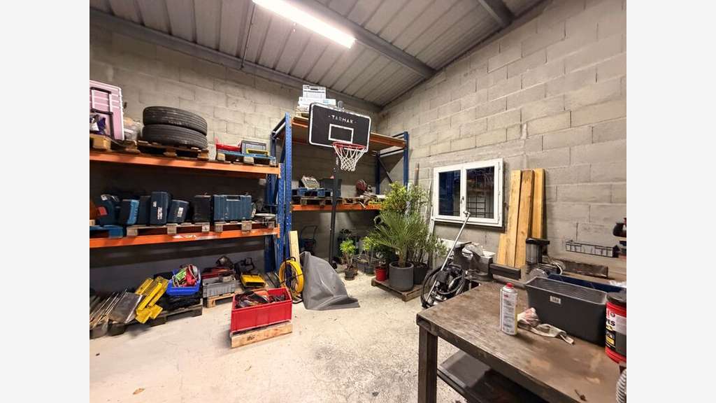 Vente bâtiment 317m² en ZI à Crémieu