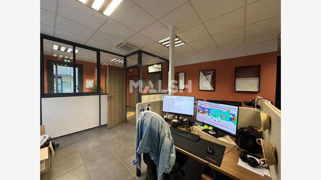 Local mixte 513m² à vendre à Décines-Charpieu