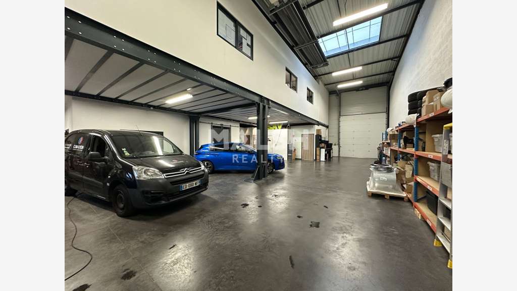 Local mixte 513m² à vendre à Décines-Charpieu