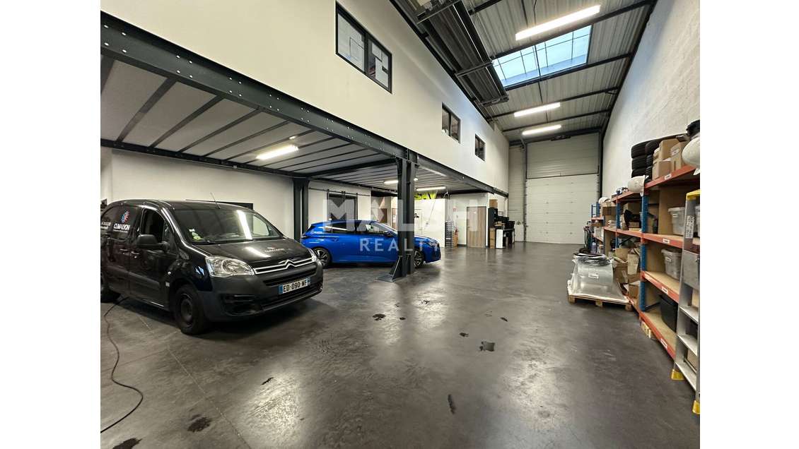 Local mixte 513m² à vendre à Décines-Charpieu