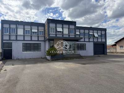 AV bâtiment industriel 2300m² à Décines-Charpieu
