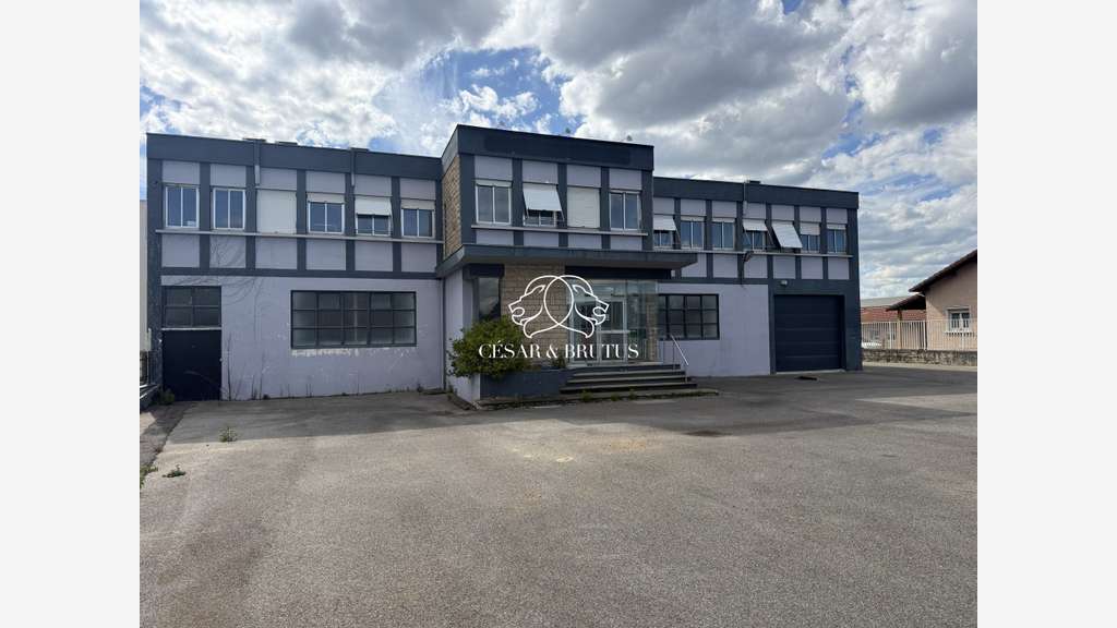AV bâtiment industriel 2300m² à Décines-Charpieu